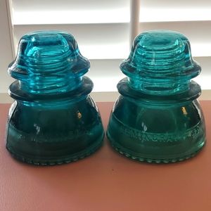 Set of 2 Vintage Hemingray 42 Glass Insulators